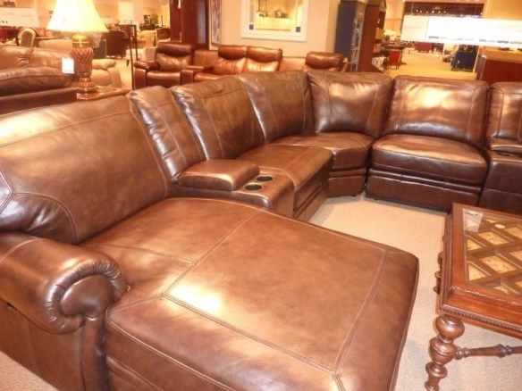 Большой кожаный диван