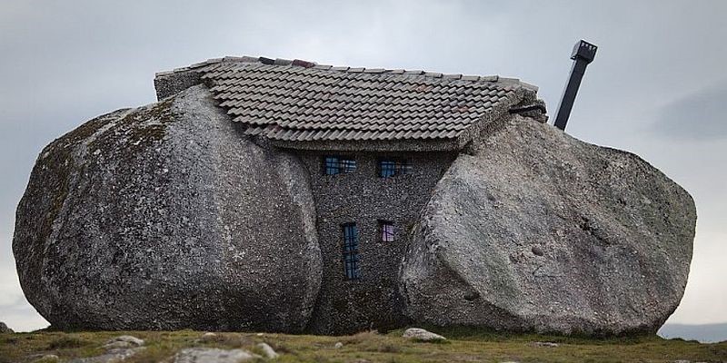 Дом из камня