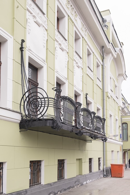 Балкон на фасаде особняка Смирнова 