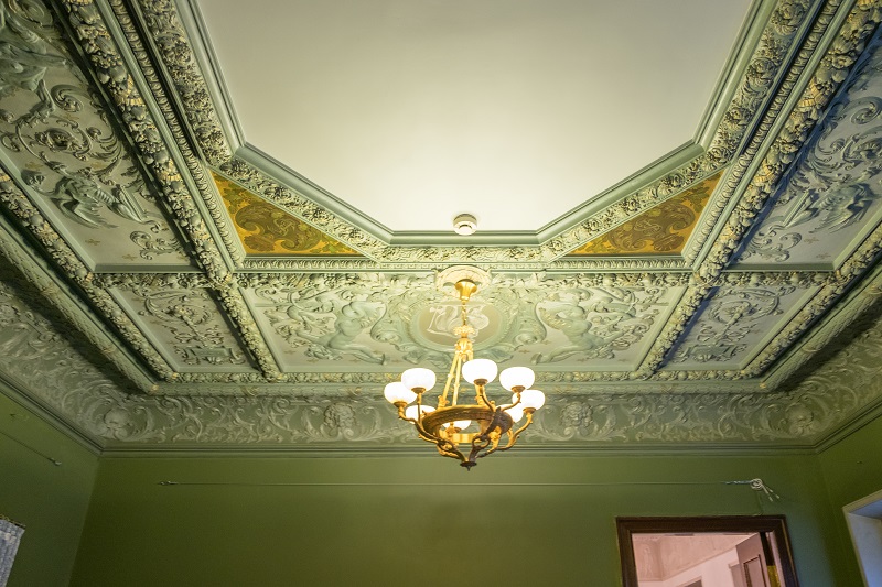 Потолок в классическом стиле в особняке Смирнова 