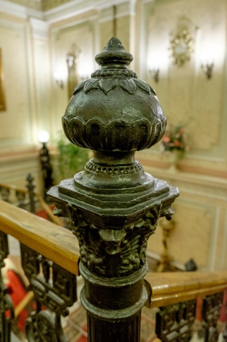 Элемент декора классической лестницы 