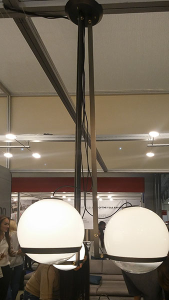 Лампа с торчащими проводами