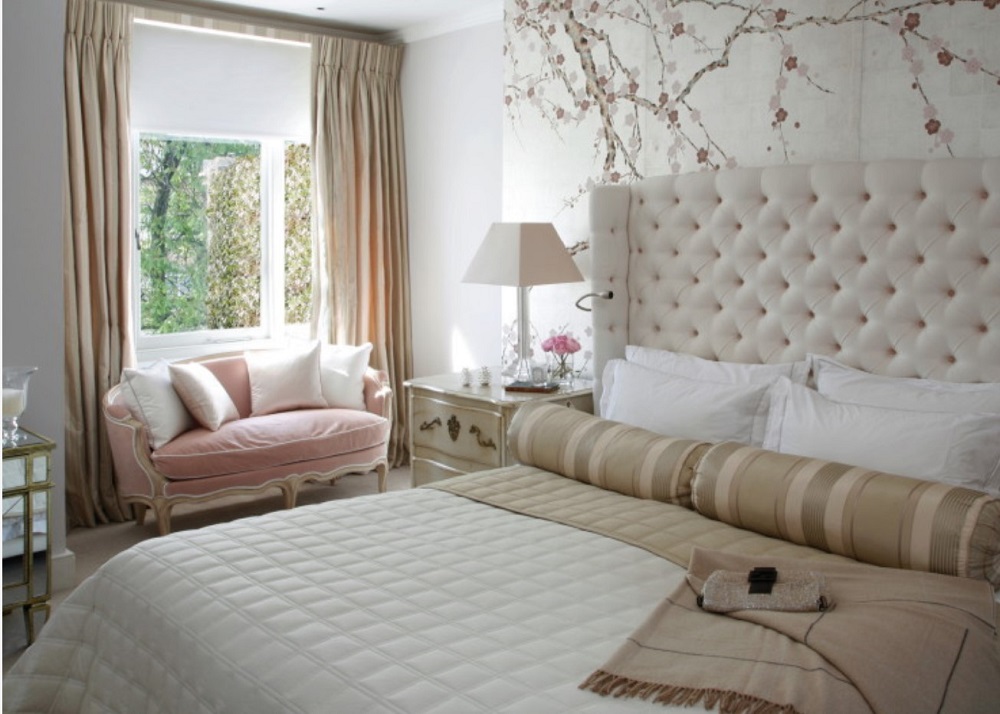 Дизайн спальни с розовым и перламутром 